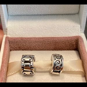 Pandora : rubber clamps